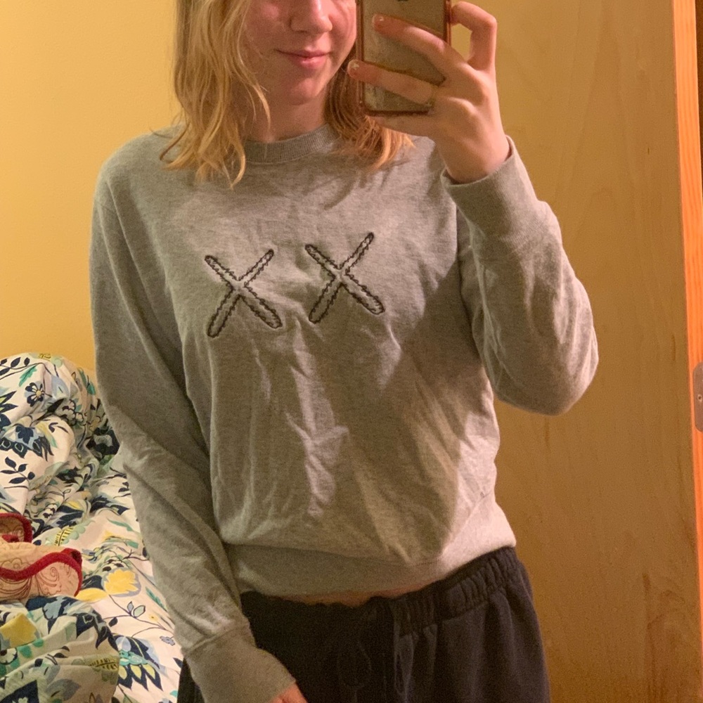 geay KAWS X Uniqlo sesame street crewneck
